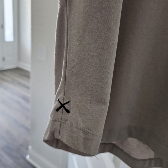 Cuts Curved Hem Shirt Set - Picture 6 of 10